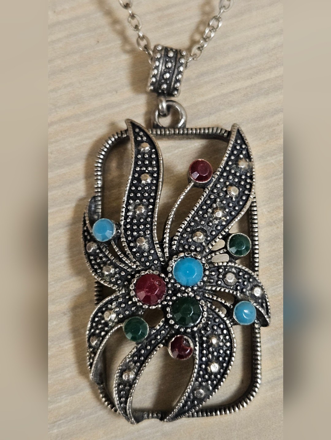 Vintage Silver Tone Rectangle Rhinestones Pendant Silver Tone Necklace
